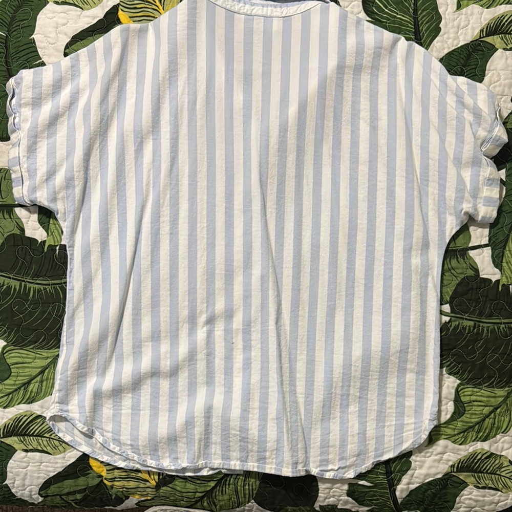 Universal Threads button down - Picture 3 of 4